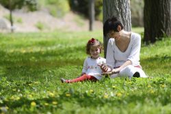 mother-and-child-in-park-1024x683