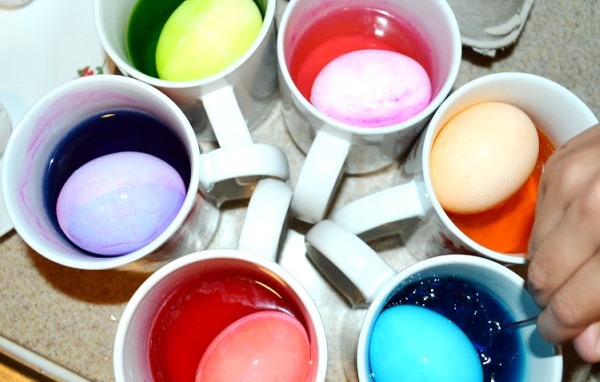 Dyeing Eggs for Easter